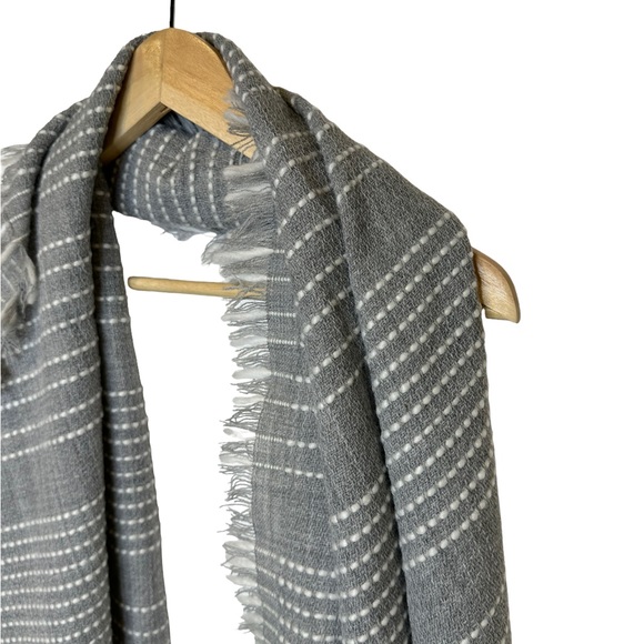Gap Scarf Womens Fringe Soft wrap Knit Striped Gray White - Picture 4 of 7